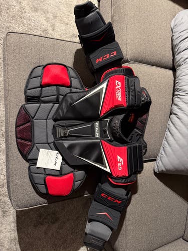 Senior Small CCM Extreme Flex Shield 2.9 Goalie Chest Protector (New)