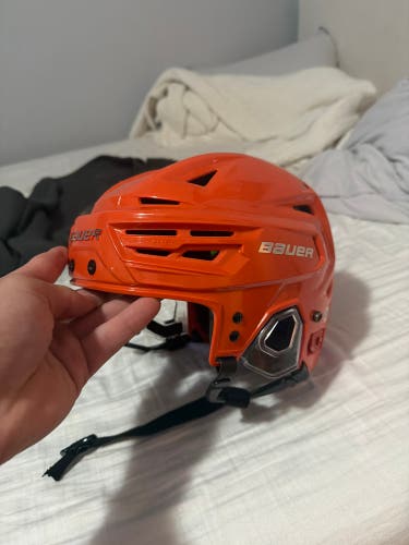 Medium Bauer Re-Akt 155 Helmet (New)