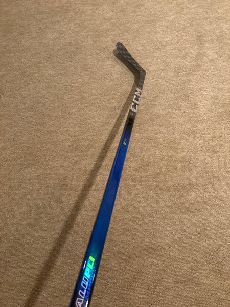 (BLUE) Senior CCM JetSpeed FT8 Pro Left Hand Hockey Stick P28 70 Flex (New)