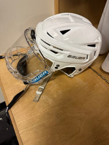 Medium Bauer Re-Akt 150 Helmet (Used)