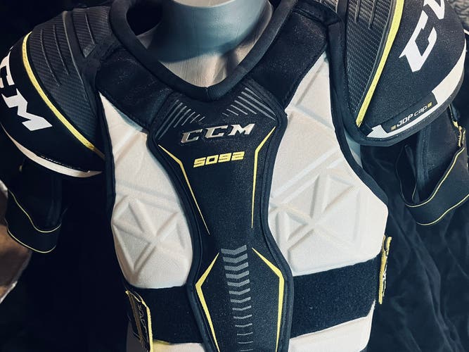 Men's Small Senior CCM Tacks 5092 Shoulder Pads (Used)