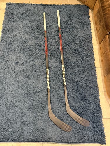 Intermediate CCM JetSpeed Team Right Handed Hockey Stick P29 65 Flex (2 Pack)(New)