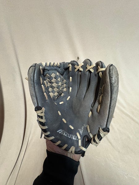 RH Mizuno Prospect Baseball Glove 11" (Used)