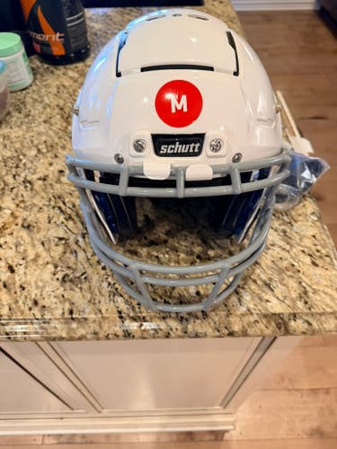 Youth Medium Schutt F7 LX1 Helmet (New)