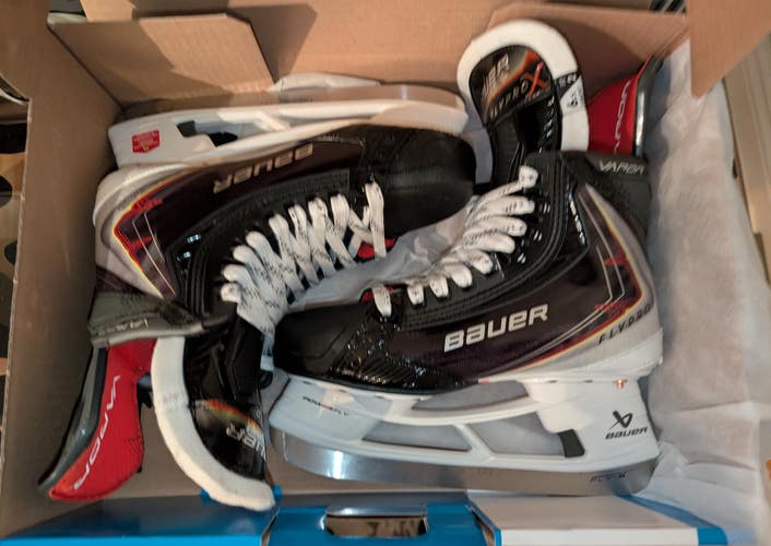 NEW Bauer Vapor Flypro Hockey Skates Size 6.5 FIT 2