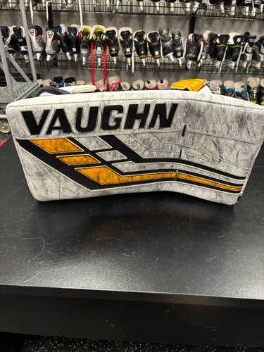 Used Vaughn Velocity Ve8 Pro Carbon Regular Goalie Blockers 11851-s000021107