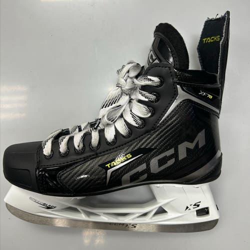 CCM Tacks XF 70 Hockey Skates Size 5.5 **NEW**