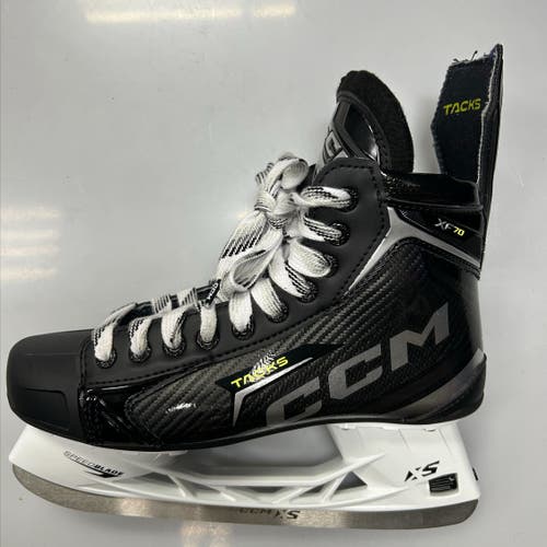 CCM Tacks XF 70 Hockey Skates Size 5 **NEW**