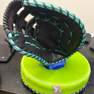 2025 Wilson A2K RH Baseball Glove 12.5" (Used)