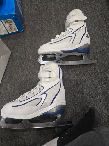 Jackson Ultima st2900 Figure Skates B (New)
