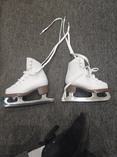 New youth Jackson Ultima Figure Skates B Junior 8 (New)