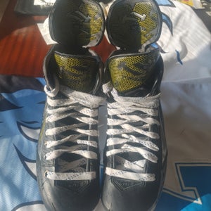 2022 True Catalyst 9 Hockey Skates Wide Width 7.5 (Used)