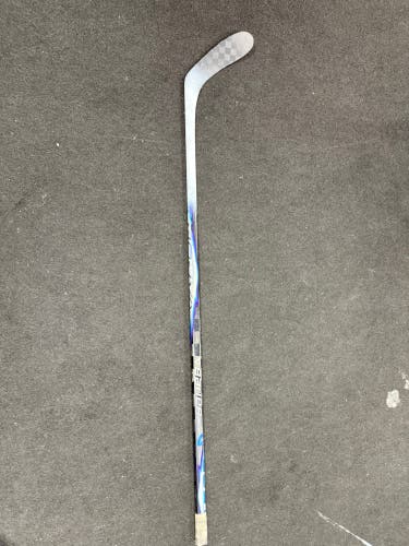 Senior Bauer Vapor FlyLite Right Handed Hockey Stick P28 77 Flex (Used)