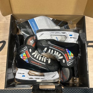 2023 True HZRDUS 5X Hockey Skates Regular Width Size 3.5 (New)