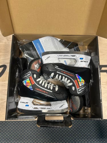 2023 True HZRDUS 5X Hockey Skates Regular Width Size 3.5 (New)