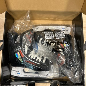 2023 True HZRDUS 5X Hockey Skates Regular Width Size 2.5 (New)