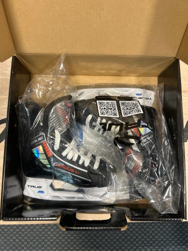 2023 True HZRDUS 5X Hockey Skates Regular Width Size 2.5 (New)