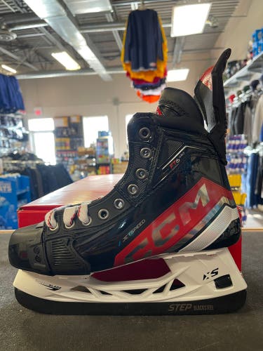 2022 CCM Jetspeed FT6 pro - Intermediate Hockey Skates (New) - Size 5.5 Regular