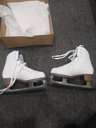 Jackson Ultima gs521 Figure Skates Junior 3 (New)