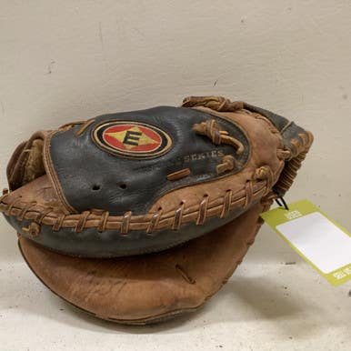 Used Easton CATCHER BB/SB Catchers RH Throw Brown And Black 32" 11725-S000496346