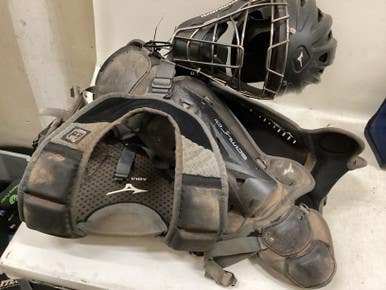 Used Mizuno SAMURAI ADULT 16 W/HELMET Catchers Equipment Other 11725-S000496487