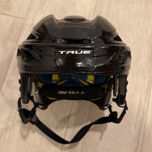 Hockey Player Helmet  - TRUE Dynamic 9 Pro