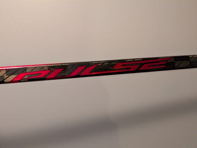 Senior Bauer Pulse Red Left Hand Hockey Stick P28 87 Flex (New)