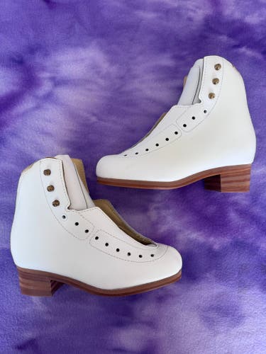 Gam Skates Girl's Podium G1158 Figure Skating Boot Junior 3 (New)