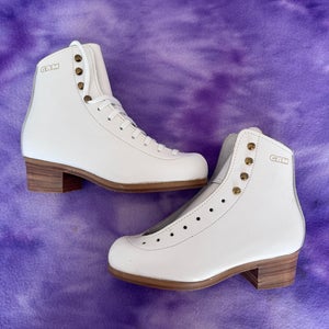 Gam Skates Girl's Podium G1158 Figure Skating Boot Junior 2 (New)