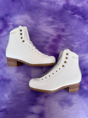 Gam Skates Girl's Podium G1158 Figure Skating Boot Junior 2 (New)