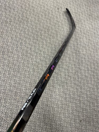 Senior Black Bauer Nexus Tracer Right Handed Hockey Stick P28 70 Flex (New)