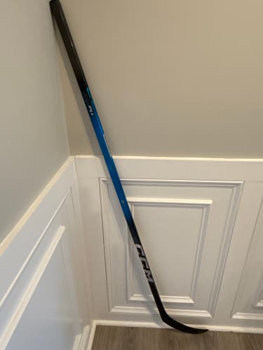 Senior CCM JetSpeed FT8 Pro right Hand Hockey Stick P28 70 Flex (New)