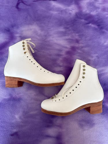 Harlick Competitor Plus Figure Skates Adult 4 (New)