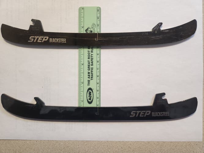 CCM Black Step Steel 238 mm (Used)