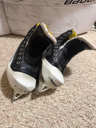 Bauer Supreme One80 Hockey Goalie Skates Regular Width 6 (Used)