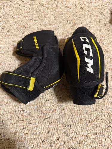 Youth Large CCM Tacks YT Elbow Pads (Used)