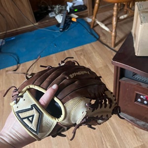 Akadema AMV218 RH Infield Baseball Glove 11.5" (New)