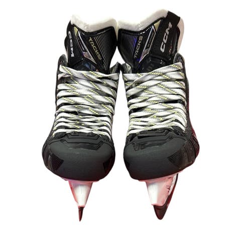 Boot only- New Intermediate CCM AS-V Pro Hockey Skates Regular width size 6