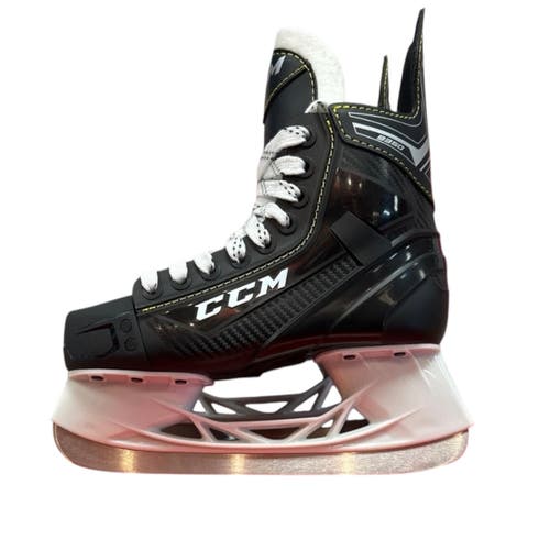 Junior CCM 9350 Hockey Skates-Multiple Sizes