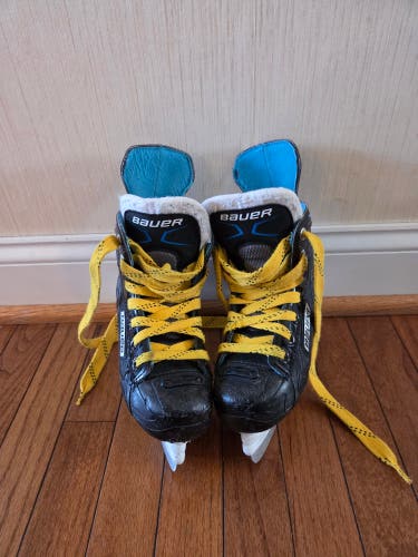 Bauer Hockey Skates 11 (Used)