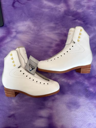 White Jackson Ultima  Premier DJ2500 Figure Skates Adult 5 (New)