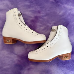 White Riedell 55 Figure Skates Junior 1 (New)