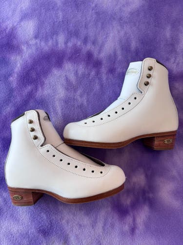 Riedell J55 Figure Skates Junior 2.5 (New)