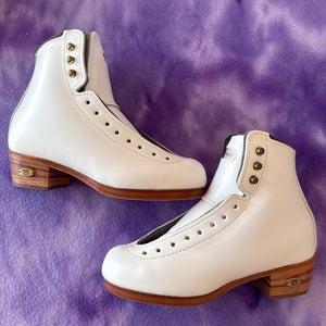 Riedell J55 Figure Skates Junior 2.5 (New)