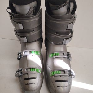 32.5 Dalbello Vantage Ski Boots