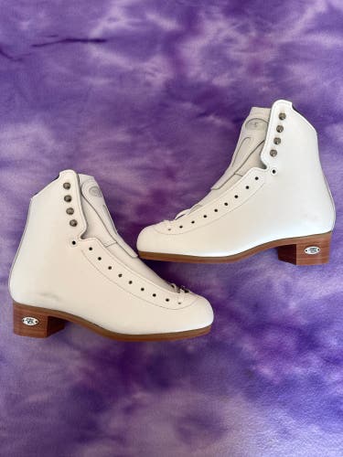 White Riedell 229 Edge Figure Skates Adult 4.5 (New)
