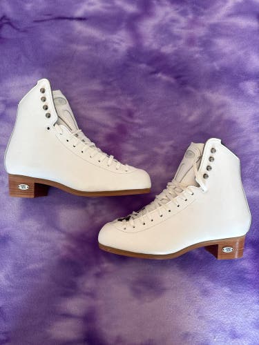 White Riedell 229 Edge Figure Skates Adult 6(New)