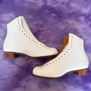 White Riedell 320 Figure Skates Adult 9 (New)