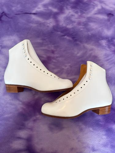 White Riedell 320 Figure Skates Adult 9 (New)