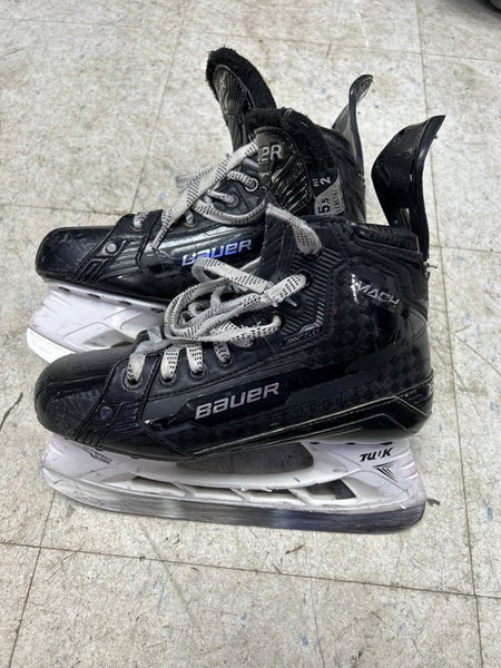 5.5 Fit 2 Bauer Supreme Mach Hockey Skates Size